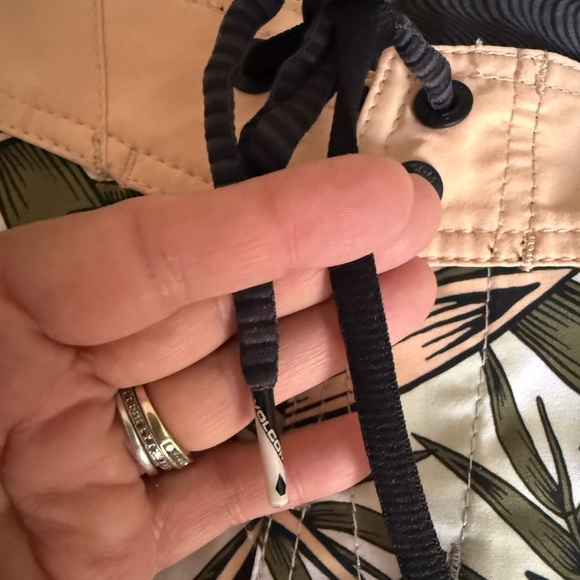 VOLCOM Tropical Print Men's Swim Shorts - Picture 9 of 10